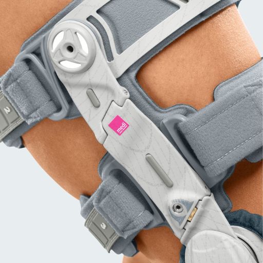 Close-up image of medi M.4s OA Comfort Compact Knee Brace